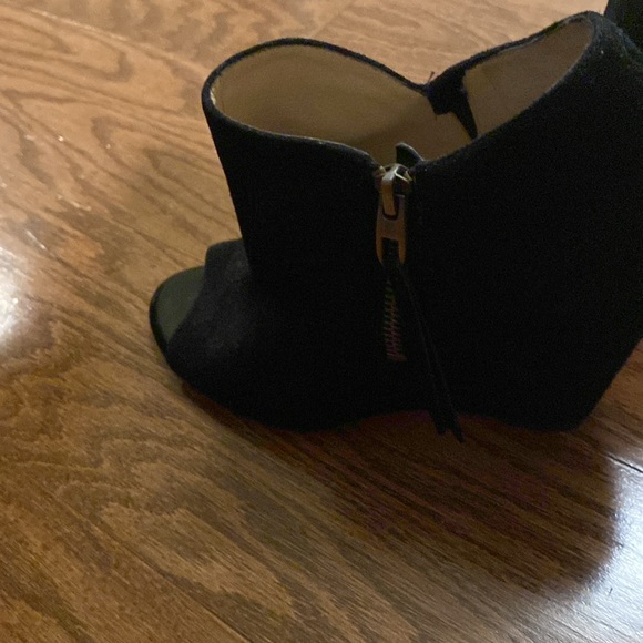 Joan & David Like New Open Toed Zip Suede Heeled Boots, Size 8M, 4”stacked hls - Picture 4 of 7